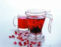 Ingeni Coffee & Tea Maker with a cup of tea and flower petals