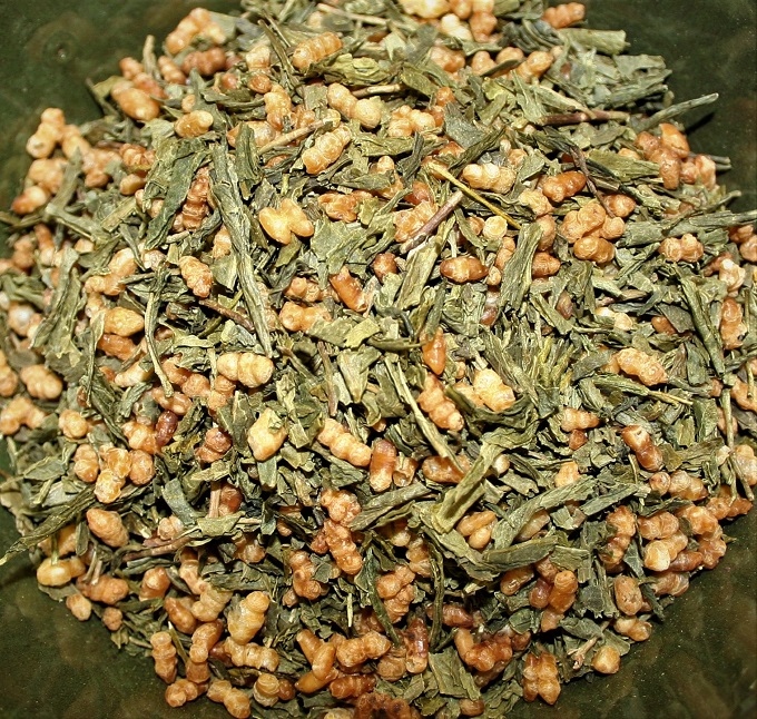 Loose leaf tea with toasted brown rice