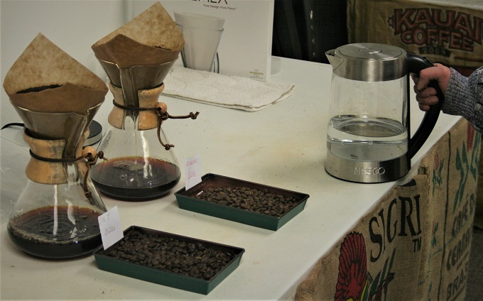 coffee brewing in chemex pots