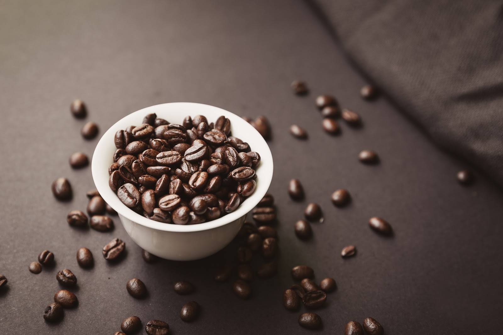 Degassing roasted coffee beans in a bowl