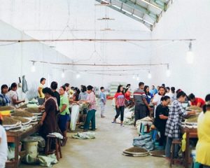 mandiri workers sorting coffee beans